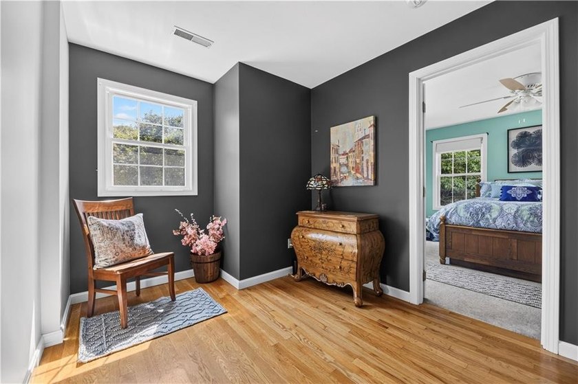 Welcome to this beautifully updated 4-bedroom, 3 full-bath - photo 36