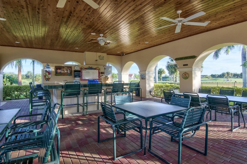 Welcome to this beautifully maintained single-family home - photo 38