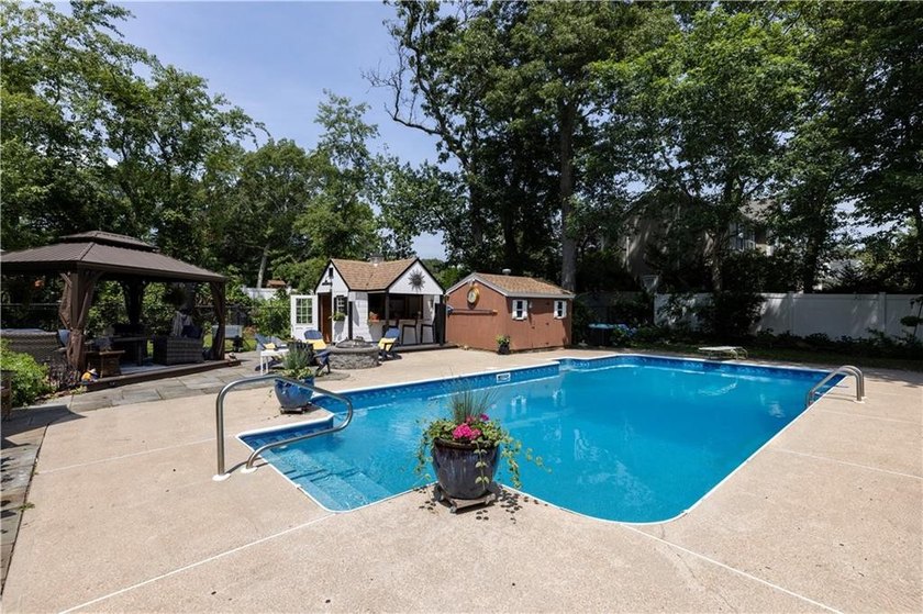 Welcome to this beautifully updated 4-bedroom, 3 full-bath - photo 41