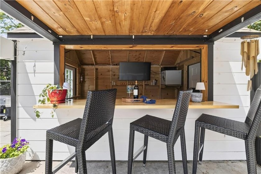 Welcome to this beautifully updated 4-bedroom, 3 full-bath - photo 44