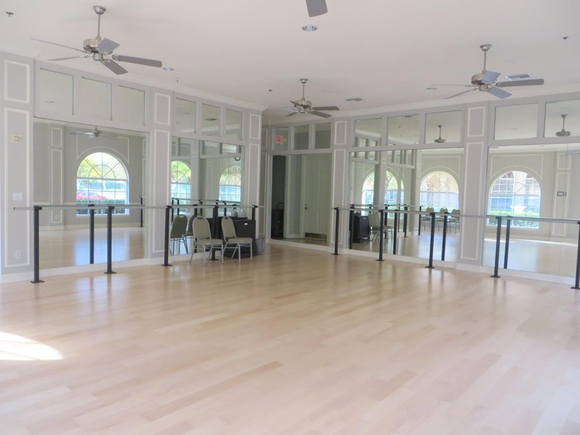 Welcome to this beautifully maintained single-family home - photo 46