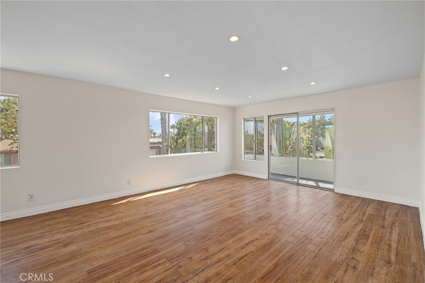 Charming 2-Bedroom Corner Condo in Prime Long Beach - Just - photo 12