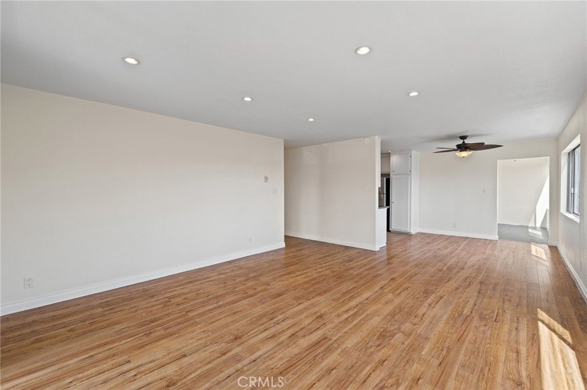 Charming 2-Bedroom Corner Condo in Prime Long Beach - Just - photo 13