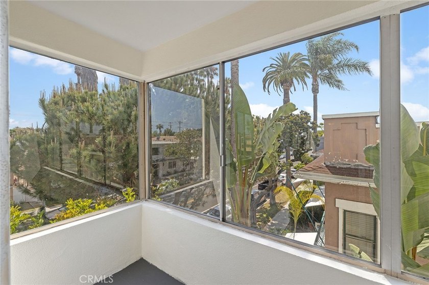 Charming 2-Bedroom Corner Condo in Prime Long Beach - Just - photo 14