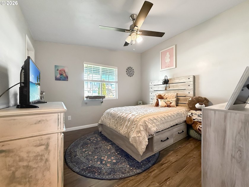 Beautifully updated and versatile property just a short distance - photo 14