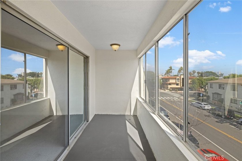 Charming 2-Bedroom Corner Condo in Prime Long Beach - Just - photo 15