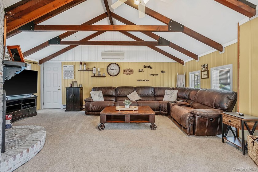 Over 3000 Sq ft post modern colonial on oversized lot with 6+ - photo 16