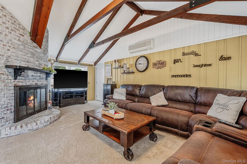 Over 3000 Sq ft post modern colonial on oversized lot with 6+ - photo 17
