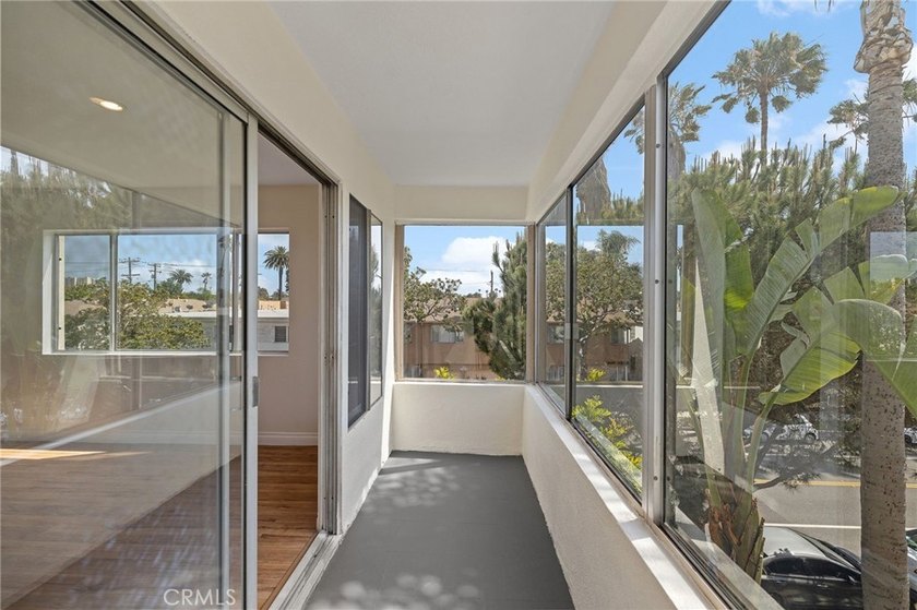 Charming 2-Bedroom Corner Condo in Prime Long Beach - Just - photo 17