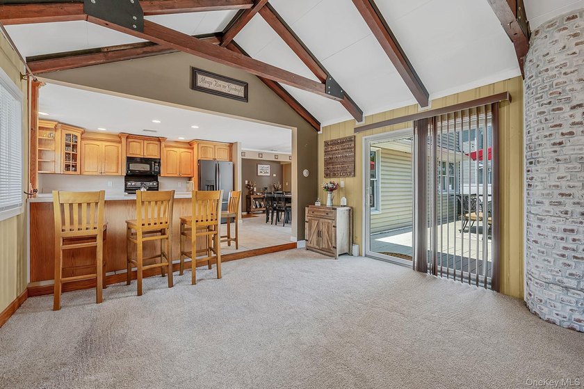 Over 3000 Sq ft post modern colonial on oversized lot with 6+ - photo 19