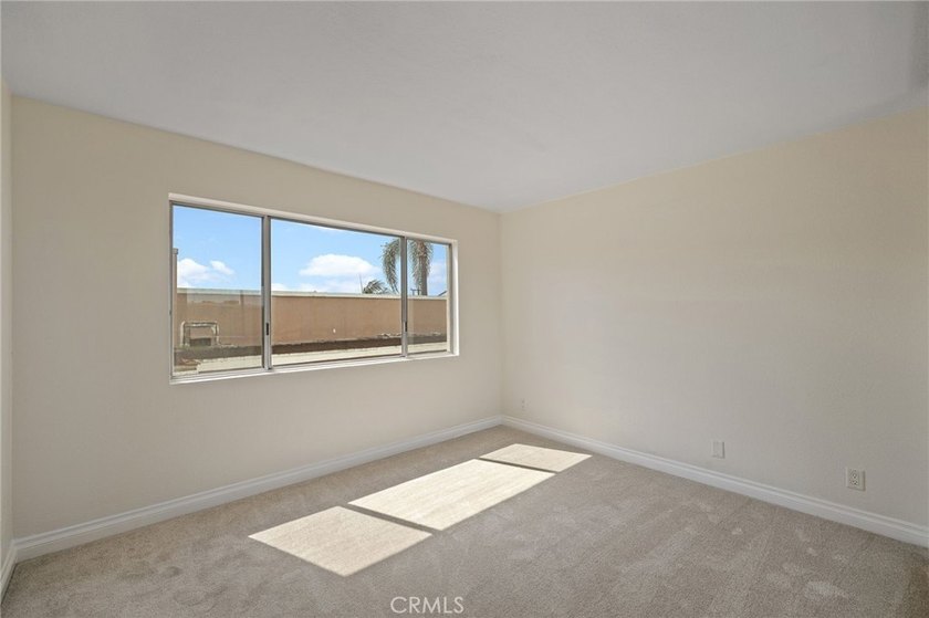 Charming 2-Bedroom Corner Condo in Prime Long Beach - Just - photo 19