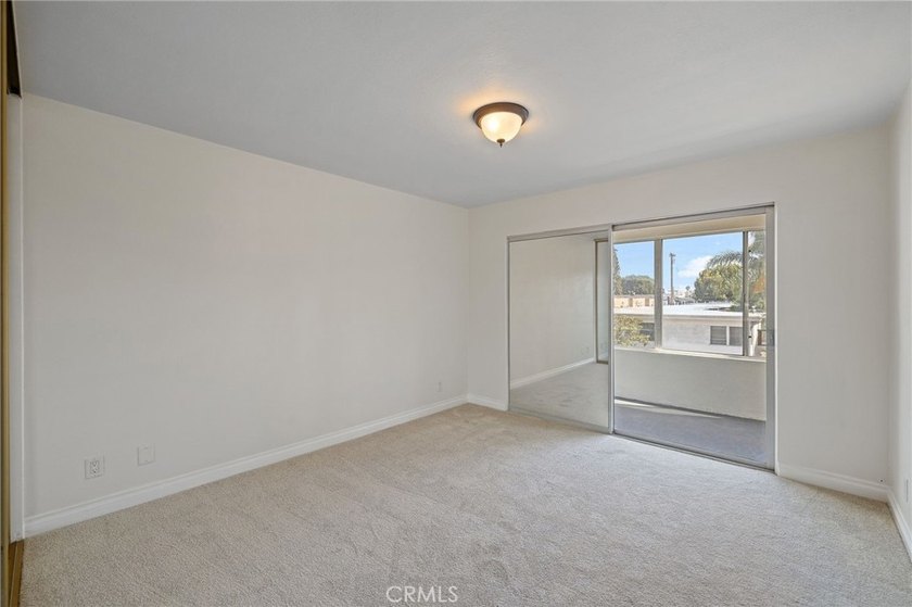 Charming 2-Bedroom Corner Condo in Prime Long Beach - Just - photo 21