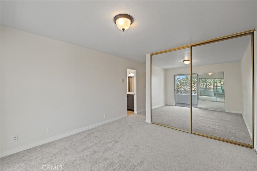 Charming 2-Bedroom Corner Condo in Prime Long Beach - Just - photo 22
