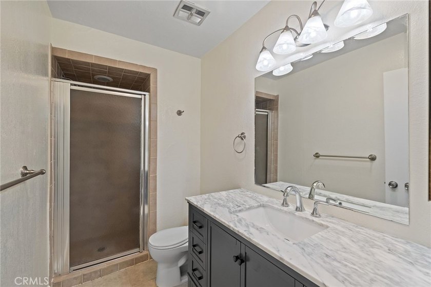 Charming 2-Bedroom Corner Condo in Prime Long Beach - Just - photo 23