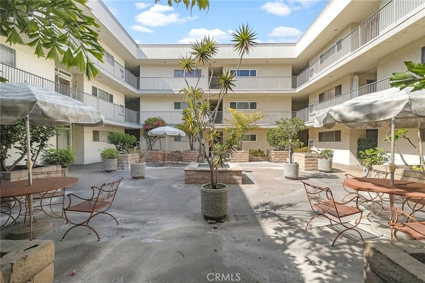 Charming 2-Bedroom Corner Condo in Prime Long Beach - Just - photo 25