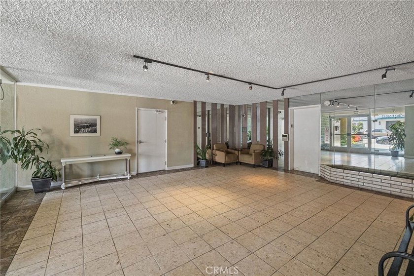 Charming 2-Bedroom Corner Condo in Prime Long Beach - Just - photo 26