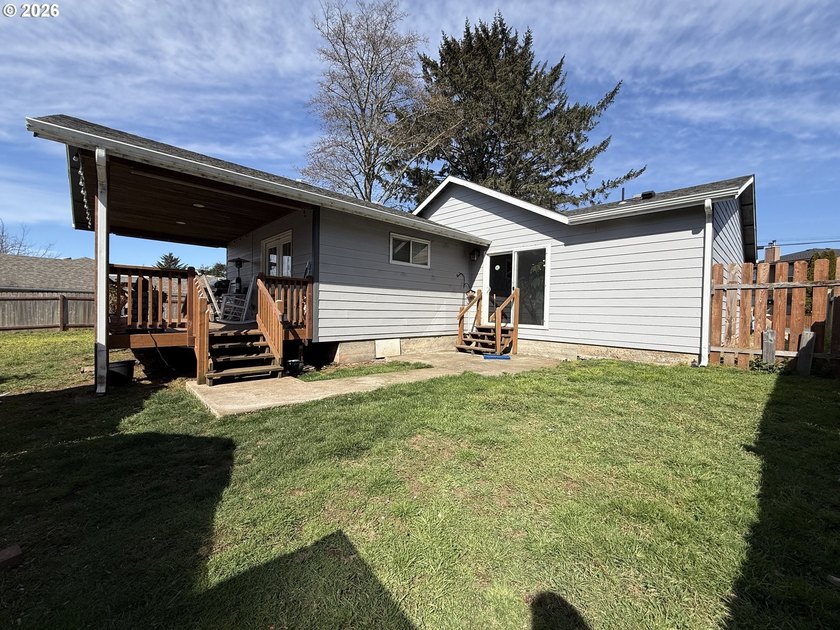 Beautifully updated and versatile property just a short distance - photo 27