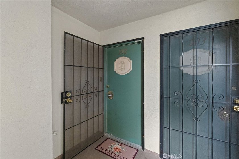 Charming 2-Bedroom Corner Condo in Prime Long Beach - Just - photo 28