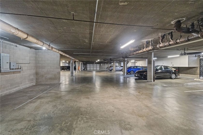 Charming 2-Bedroom Corner Condo in Prime Long Beach - Just - photo 29