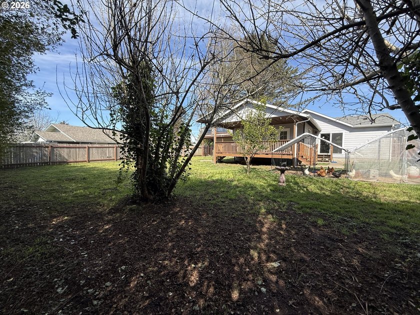 Beautifully updated and versatile property just a short distance - photo 32
