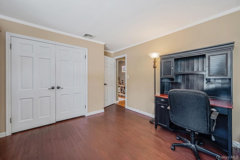 Over 3000 Sq ft post modern colonial on oversized lot with 6+ - photo 36