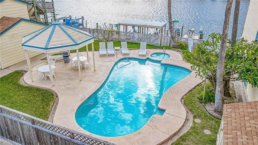 Fully renovated first-floor waterfront condo offering 1 bedroom - photo 3