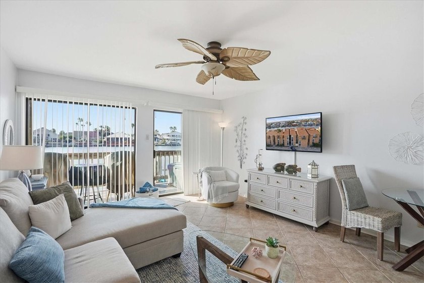 Fully renovated first-floor waterfront condo offering 1 bedroom - photo 7