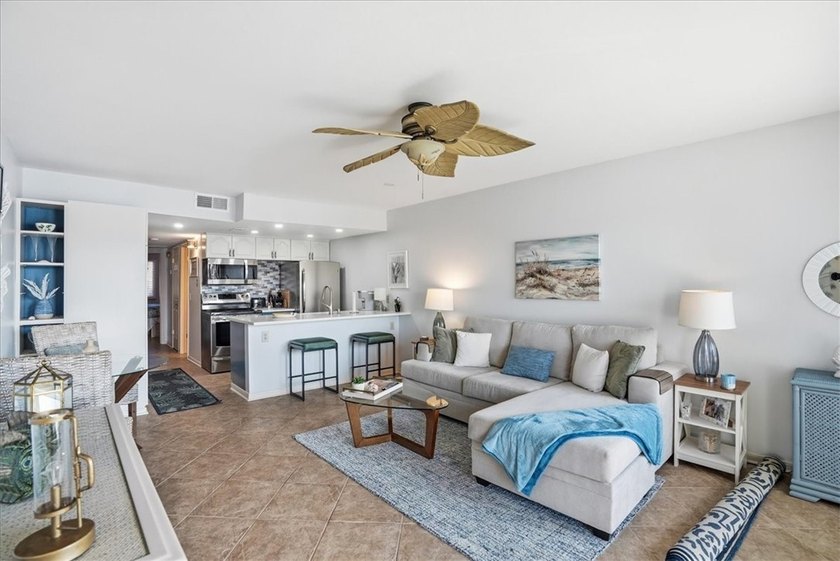 Fully renovated first-floor waterfront condo offering 1 bedroom - photo 9