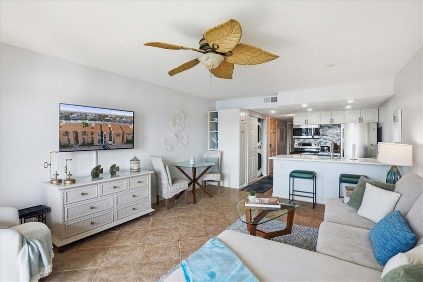 Fully renovated first-floor waterfront condo offering 1 bedroom - photo 10