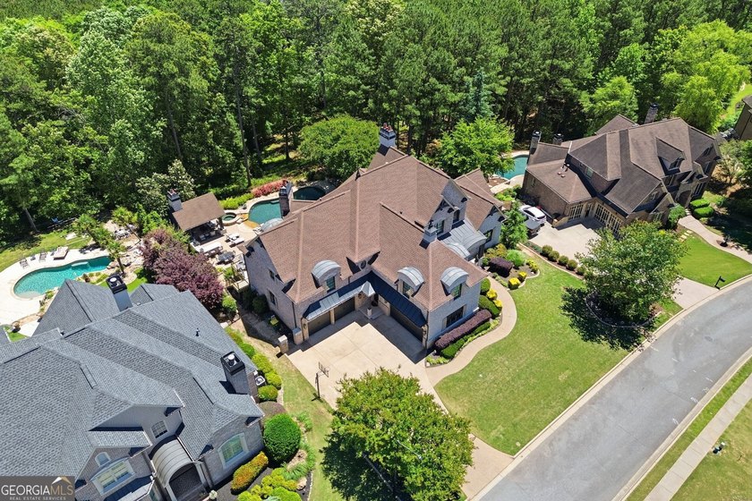 Welcome to one of the most exceptional luxury homes in - photo 4