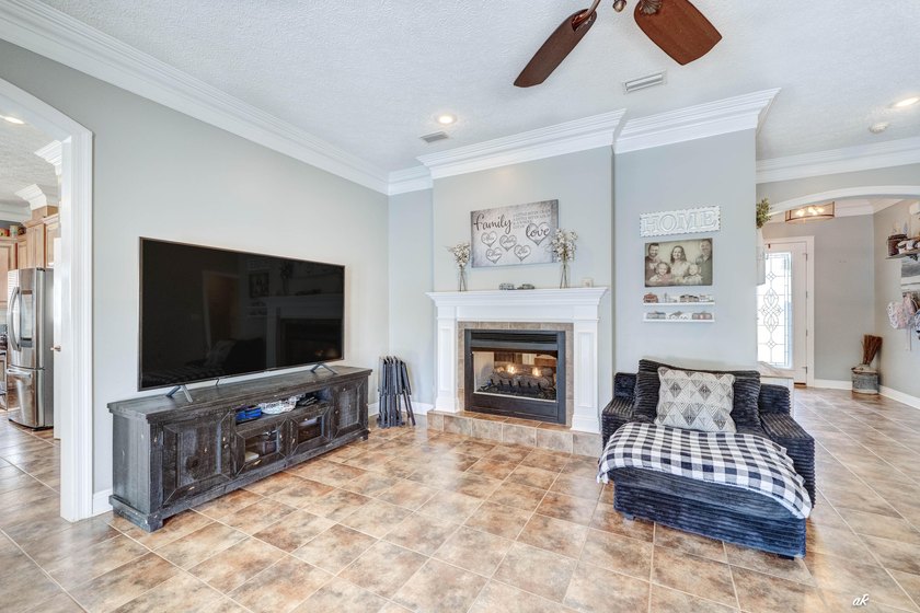 221 White Oaks Boulevard, where you can enjoy the space and - photo 12