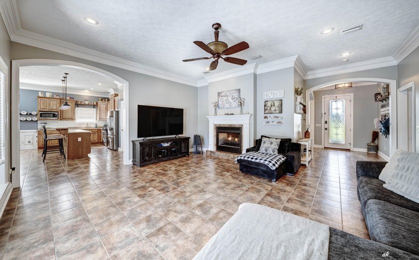 221 White Oaks Boulevard, where you can enjoy the space and - photo 13