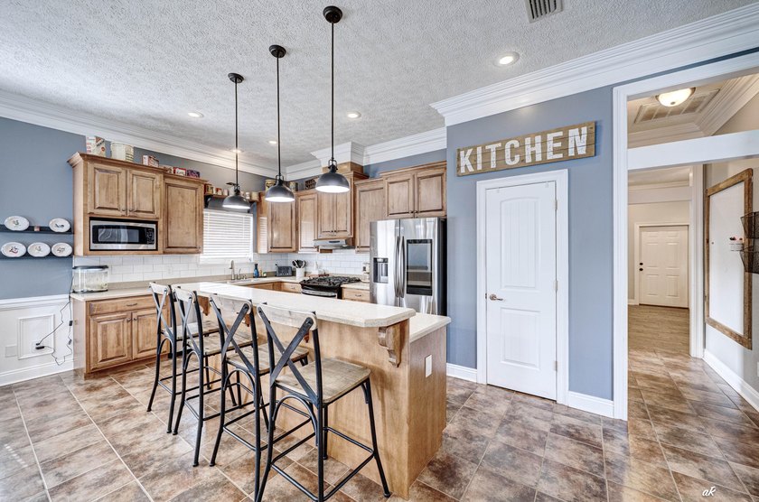 221 White Oaks Boulevard, where you can enjoy the space and - photo 15