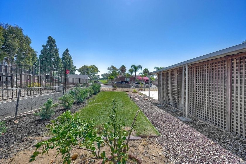 This is a great opportunity to own a spacious single story home - photo 18