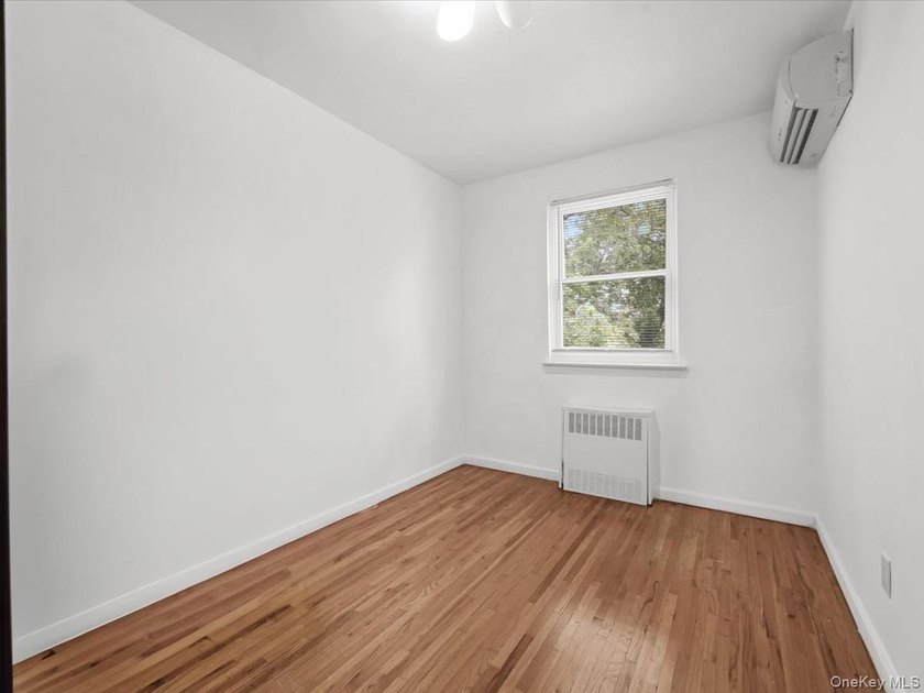 Beautifully maintained 1950 solid-brick single-family home - photo 20