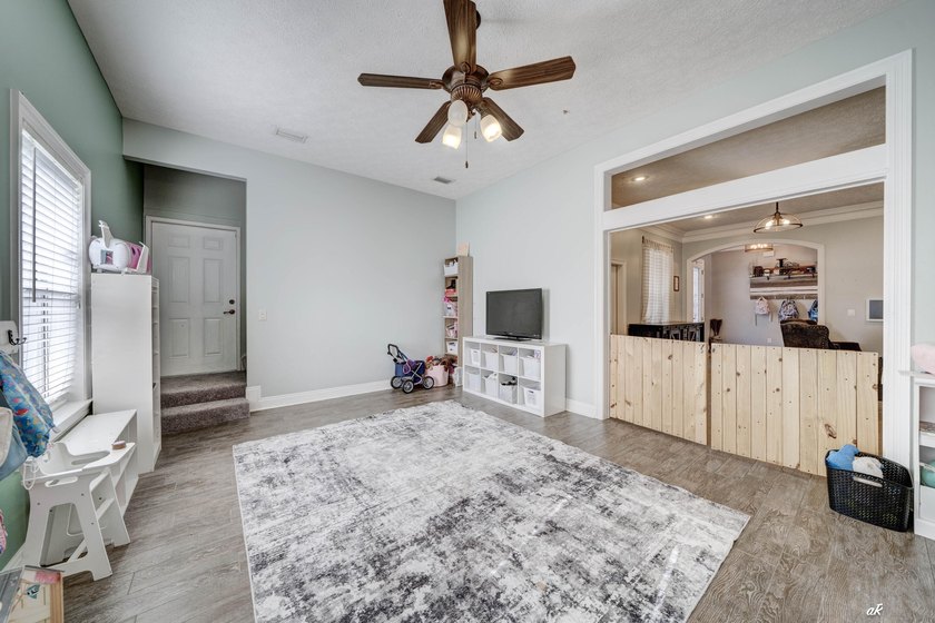 221 White Oaks Boulevard, where you can enjoy the space and - photo 21