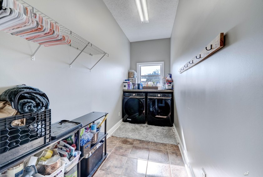 221 White Oaks Boulevard, where you can enjoy the space and - photo 22