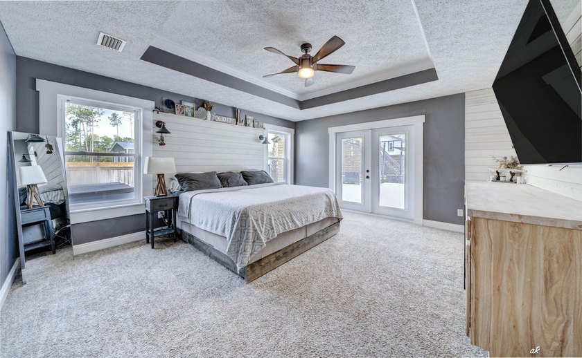 221 White Oaks Boulevard, where you can enjoy the space and - photo 23