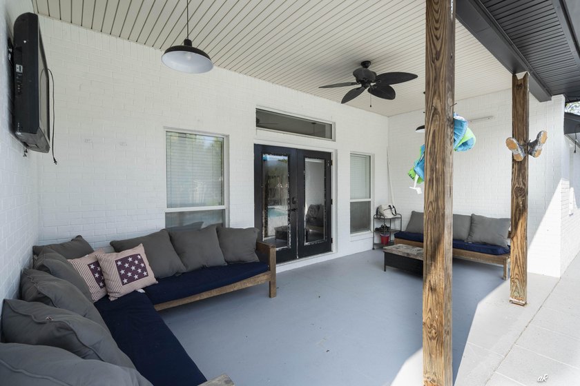 221 White Oaks Boulevard, where you can enjoy the space and - photo 34