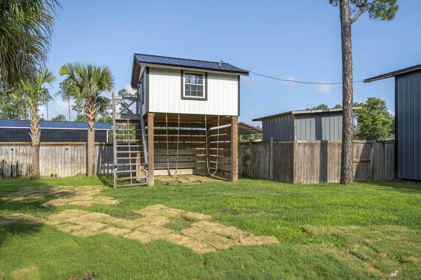 221 White Oaks Boulevard, where you can enjoy the space and - photo 38