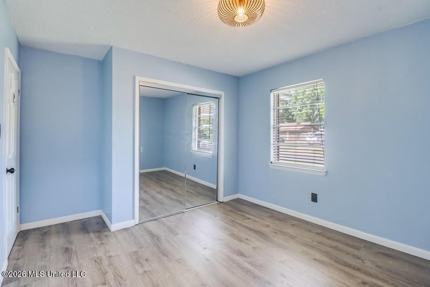 Adorable, move-in ready home featuring a fully fenced backyard - photo 13