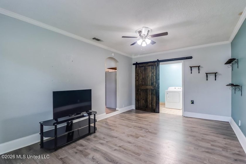 Adorable, move-in ready home featuring a fully fenced backyard - photo 14