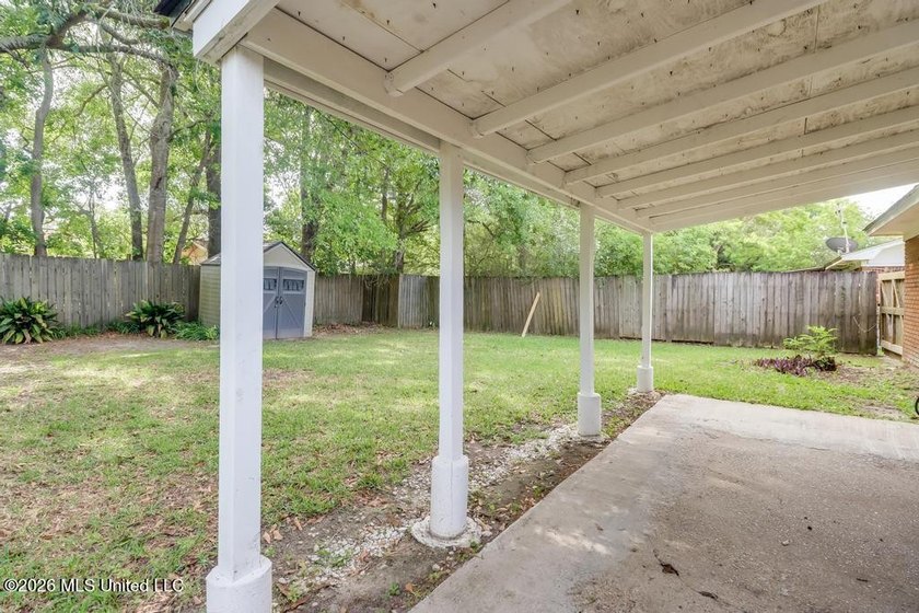 Adorable, move-in ready home featuring a fully fenced backyard - photo 22