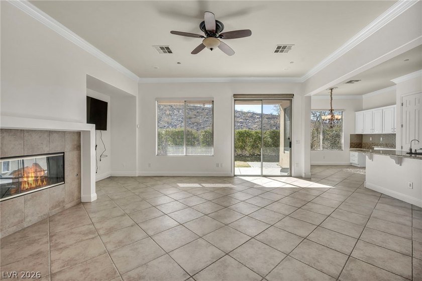 Discover your dream home in the prestigious, guard-gated Anthem - photo 12