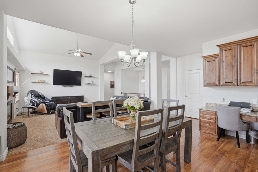 Beautiful home w/open-concept living. Kitchen w/ample cabinetry - photo 9