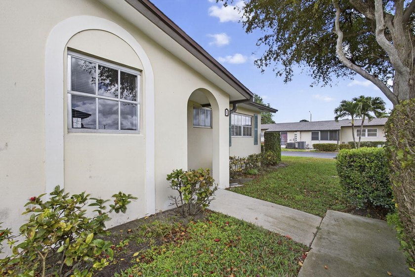 Beautifully renovated corner villa in desirable 55+ Ashley Drive - photo 3