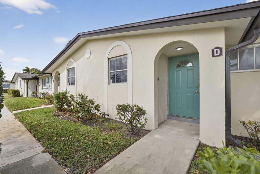 Beautifully renovated corner villa in desirable 55+ Ashley Drive - photo 4