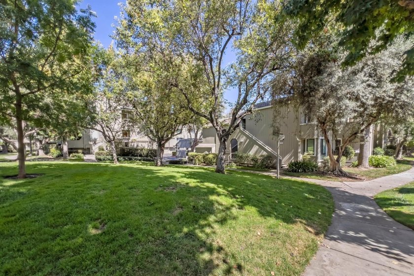 Welcome to 1751 Braddock Court, a beautifully updated - photo 23