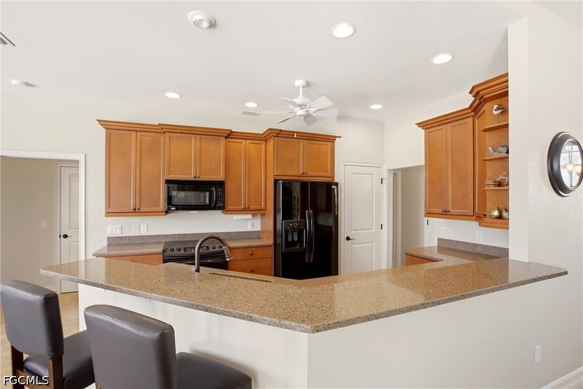 BEST VALUE IN PUNTA GORDA ISLES! Fully furnished and move-in - photo 11