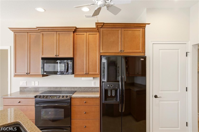 BEST VALUE IN PUNTA GORDA ISLES! Fully furnished and move-in - photo 12